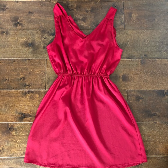 Red chiffon party dress - Picture 3 of 3